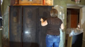 Как самостоятельно перекрасить лакированный шкаф