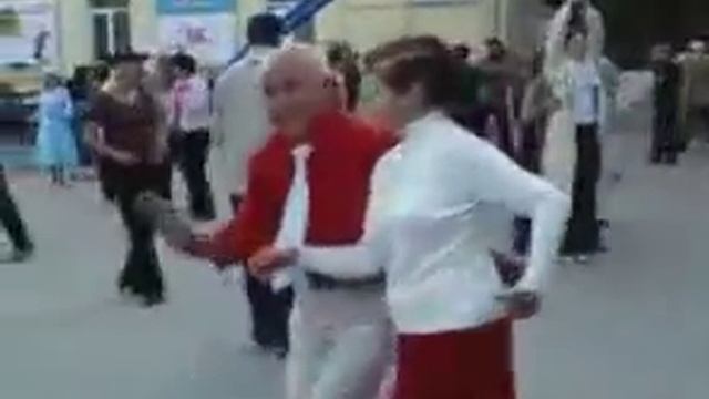 Подиум Танцуй пока МОЛОДАЯ! смотреть онлайн