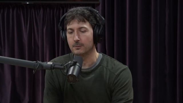 A Pack of Wolves Came After Glenn Villeneuve | Joe Rogan смотреть онлайн