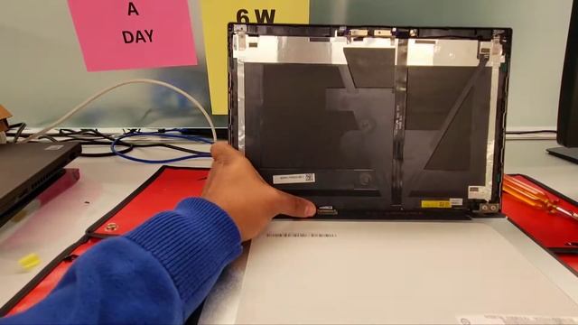 Lenovo Thinkpad T495 - Broken LCD Screen replacement смотреть онлайн
