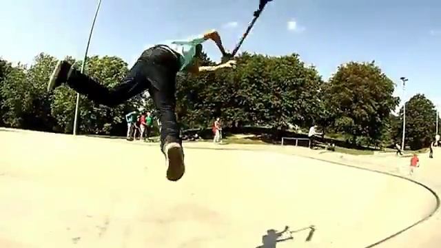 Brandon's district scooter stunts video (3) смотреть онлайн