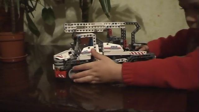 Пятилетний мальчик сам собрал машинку лего для 16 лет.mpg смотреть онлайн