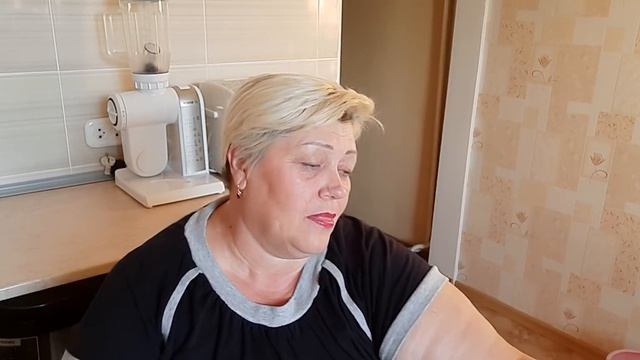 Свитерок вязала сыну но..... получается себе смотреть онлайн