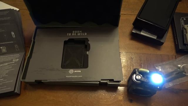 Going Gear EDC Club Premium : (Sept 2022) BY FAR The COOLEST Bluetooth Radio Ever...Plus 2 Knives ! смотреть онлайн