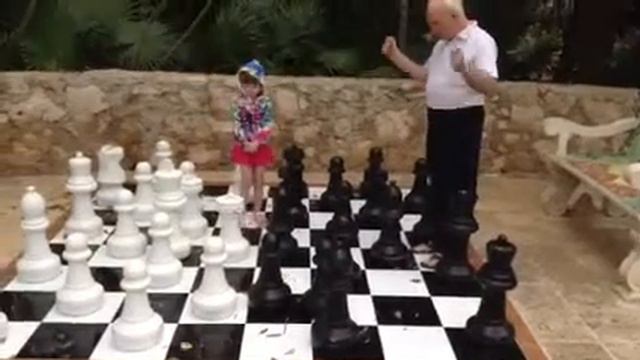 Лера и Деда играют в шахматы Мексика 2013 смотреть онлайн