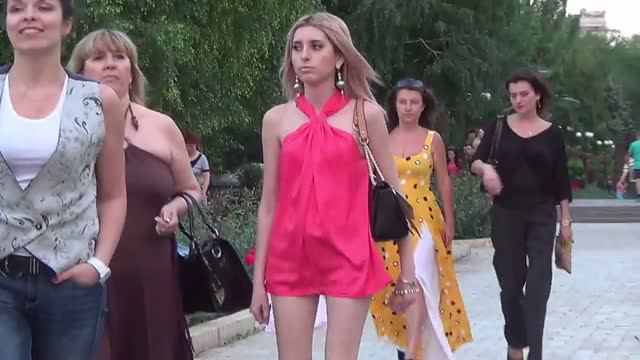 ?Она вся такая  себе цаца?