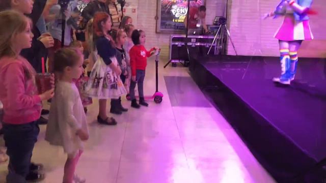 Предпремьерный показ My little Pony Movie. Распаковка игрушек. 7 октября 2017 Москва ТЦ Ривьера смотреть онлайн