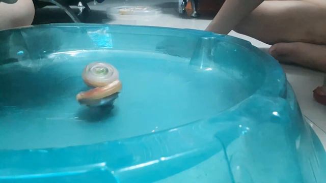 compound tour and beyblade battles смотреть онлайн