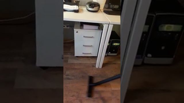 Уборка пылесосом ламината клининговой компанией 