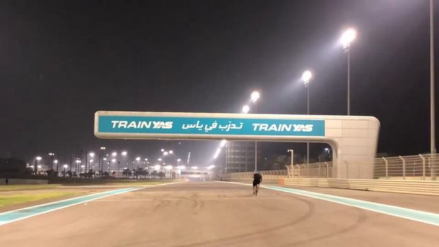 Yas Marina Circuit (A tour inside the circuit) смотреть онлайн