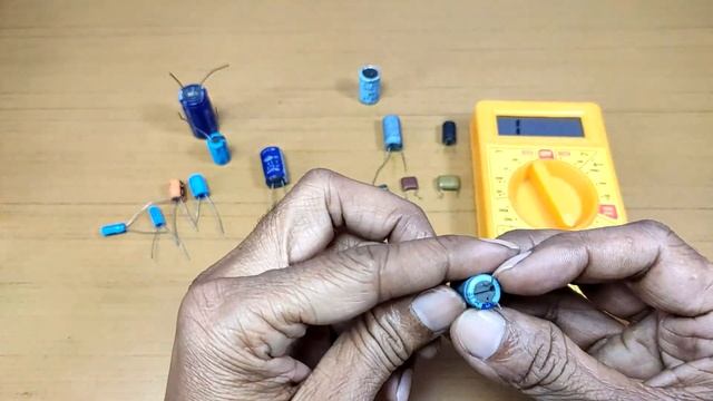 How to Test Capacitor using Digital Multimeter | Capacitor Check Kaise Karen/ How to check capacito смотреть онлайн