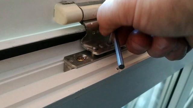 Как отрегулировать фрамужную пластиковую створку? смотреть онлайн