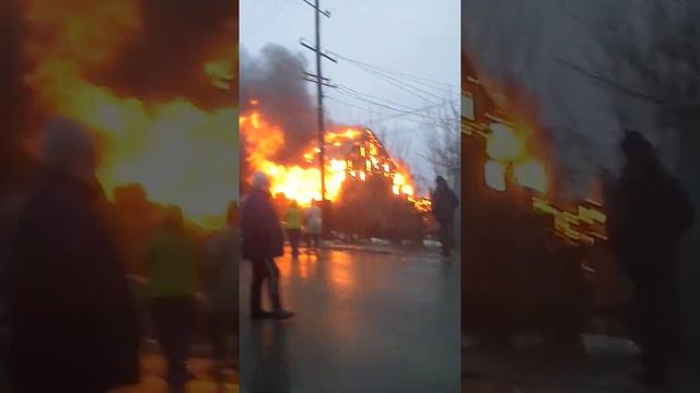 15.04.2017 Пожар в городе Сарапул. за 5 минут сгорел дом (Удмуртия) смотреть онлайн