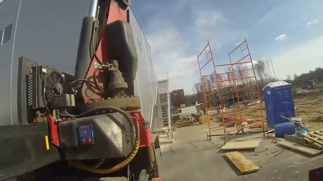 Бытовка чуть-чуть не развалилась при погрузке смотреть онлайн