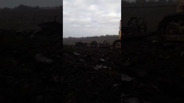 Бульдозер Б10М и прицепной плантажный плуг ППУ-50. вспашка плантажным плугом под сады. смотреть онлайн