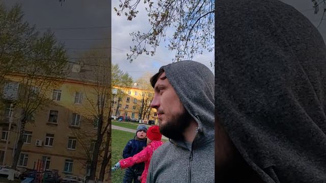 У девочки застряла ✋ смотреть онлайн