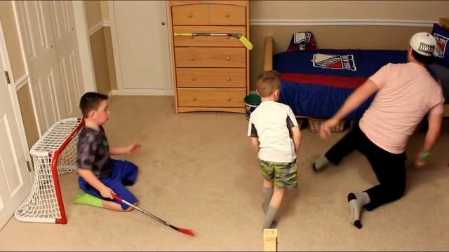 KNEE HOCKEY GAME # 25 - PANTHERS / LIGHTNING / SENATORS - 10K GIVEAWAY!!! - SEASON 2 - QUINNBOYSTV смотреть онлайн