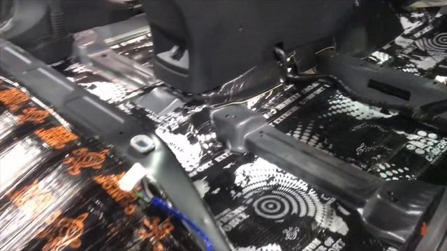 В этом Kia Sportage, мы установили шумоизоляцию внутри салона по варианту Extreme. ШВИ Comfort Mat смотреть онлайн