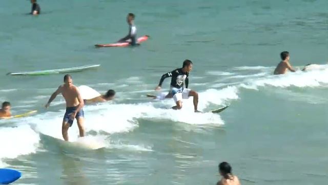 Вздымая волны в Гонконге, Beach смотреть онлайн