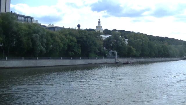 Плывём на катамаране по Москве реке (8) смотреть онлайн