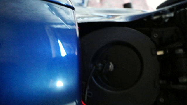 Замена воздушного фильтра на на мотоцикле BMW R1100RT смотреть онлайн