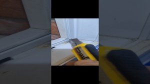 Почему дует из окна, когда серый уплотнитель на окнах.