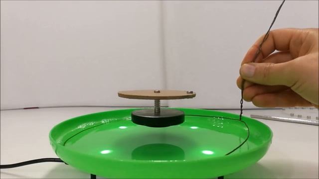 Парящий магнит в мыльном пузыре смотреть онлайн