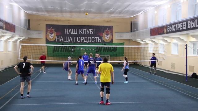 Тренировка ветеранов в зале СКА смотреть онлайн