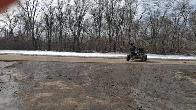 ЭЛЕКТРОМОБИЛЬ СВОИМИ РУКАМИ.ПРОБНЫЙ ЗАЕЗД!!!! смотреть онлайн