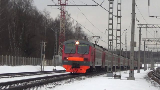 Электропоезд ЭД4М-0213 сообщением Москва - Красноармейск