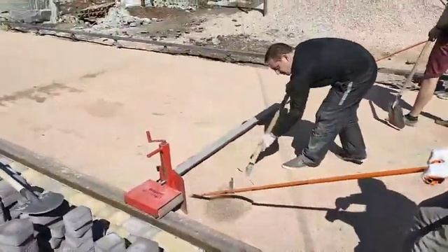 стяжка рейка правило рубанок лата под тротуарную плитку смотреть онлайн