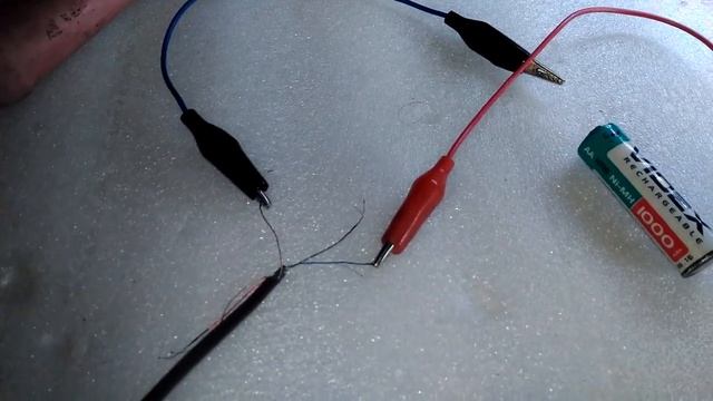 Как отремонтировать наушники с помощью батарейки 1,5 вольта смотреть онлайн