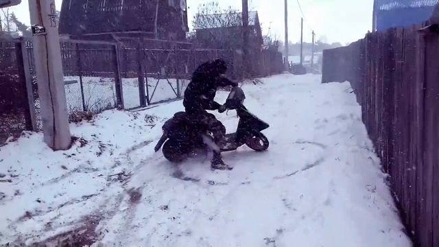 Открыли мотосезон!?Дрифт на скутере! смотреть онлайн