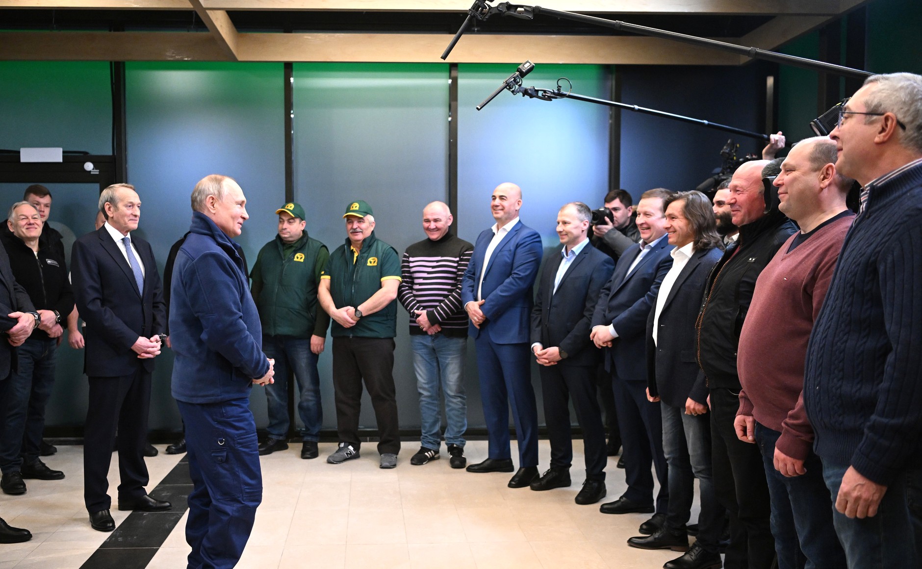 Владимир Путин встретился с руководителями логистических автомобильных компаний и водителями грузовы смотреть онлайн