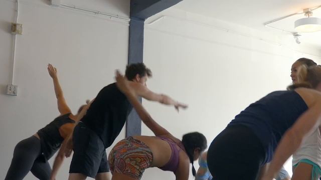 Ashtanga Yoga Led Primary Series with Kino -- Virabhadrasana B, Warrior Two, OmStars Class Sample смотреть онлайн