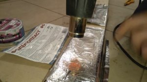 Проверяем фольгу для бани на нагрев.