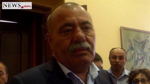 Manvel Grigoryan interviewed by reporters