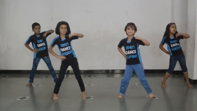 Udi Udi Jaye Dance Video | Raees | SDA |Shah Rukh Khan & Mahira Khan | Ram Sampath смотреть онлайн