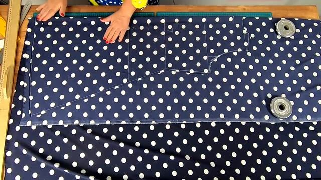 Как сшить платье без выкройки на любой размер за один вечер. Раскрой сразу на ткани.mp4 смотреть онлайн