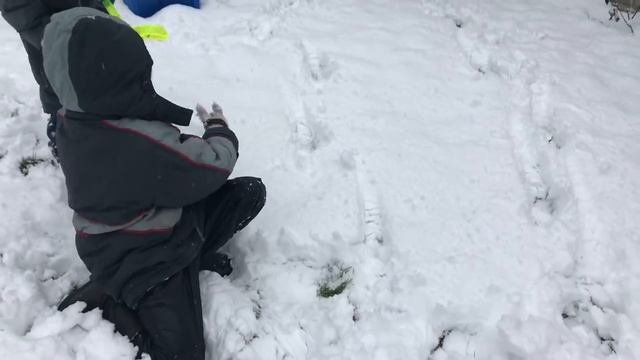 СНЕЖКОЛЕП С ПОДСВЕТКОЙ!!! ТЕСТИРУЕМ И ЛЕПИМ СНЕЖКИ!!! смотреть онлайн