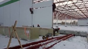 "Монтаж сендвич панелей без крана и лесов."