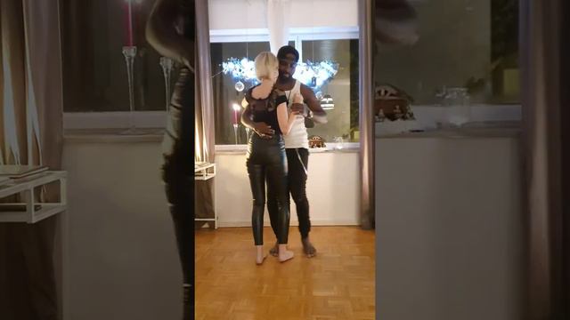 JBZ & Charlotte Kizomba Belgium ( Joli Bébé - Naza feat. Niska ) смотреть онлайн