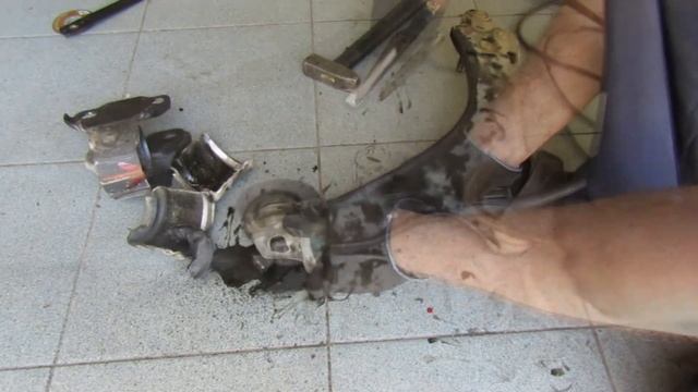 Ленд Ровер Фрилендер (Land Rover Freelander) Замена сайлентблоков переднего рычага. смотреть онлайн