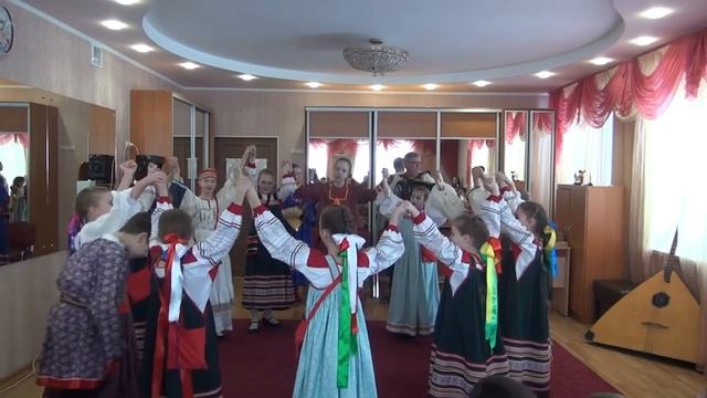 Детский фольклорный ансамбль Зёрнышко Царь за городом гуляет смотреть онлайн