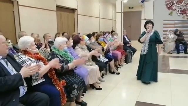 Новогодний бал-маскарад для ветеранов Менделеевска смотреть онлайн