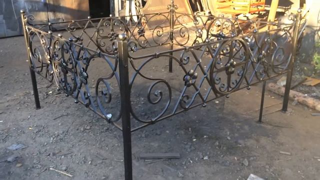 Ограда кованая, двухместная смотреть онлайн