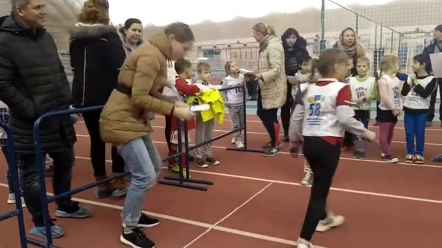 Соревнования по легкой атлетике среди дошкольников. Прыжки в длину с места. смотреть онлайн