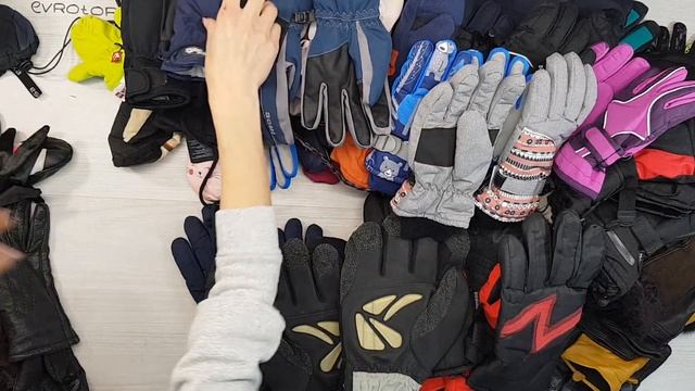 Winter Gloves (Зимние перчатки ) 20,00 кг 9,70€ за кг 275 ед смотреть онлайн