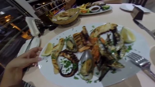 Кипр. Пляж Корал Бэй ЛУЧШИЙ ПЕСЧАНЫЙ ПЛЯЖ ПАФОСА Сытный Ужин в Ресторане Кипра смотреть онлайн