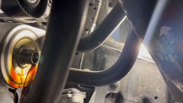 How To Change The Oil In A 2022 Ford F-150 3.5 Eco Boost смотреть онлайн
